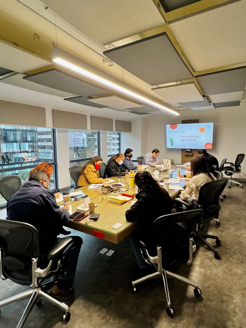 Equipo trabajando en el Taller Conciencia es Salud