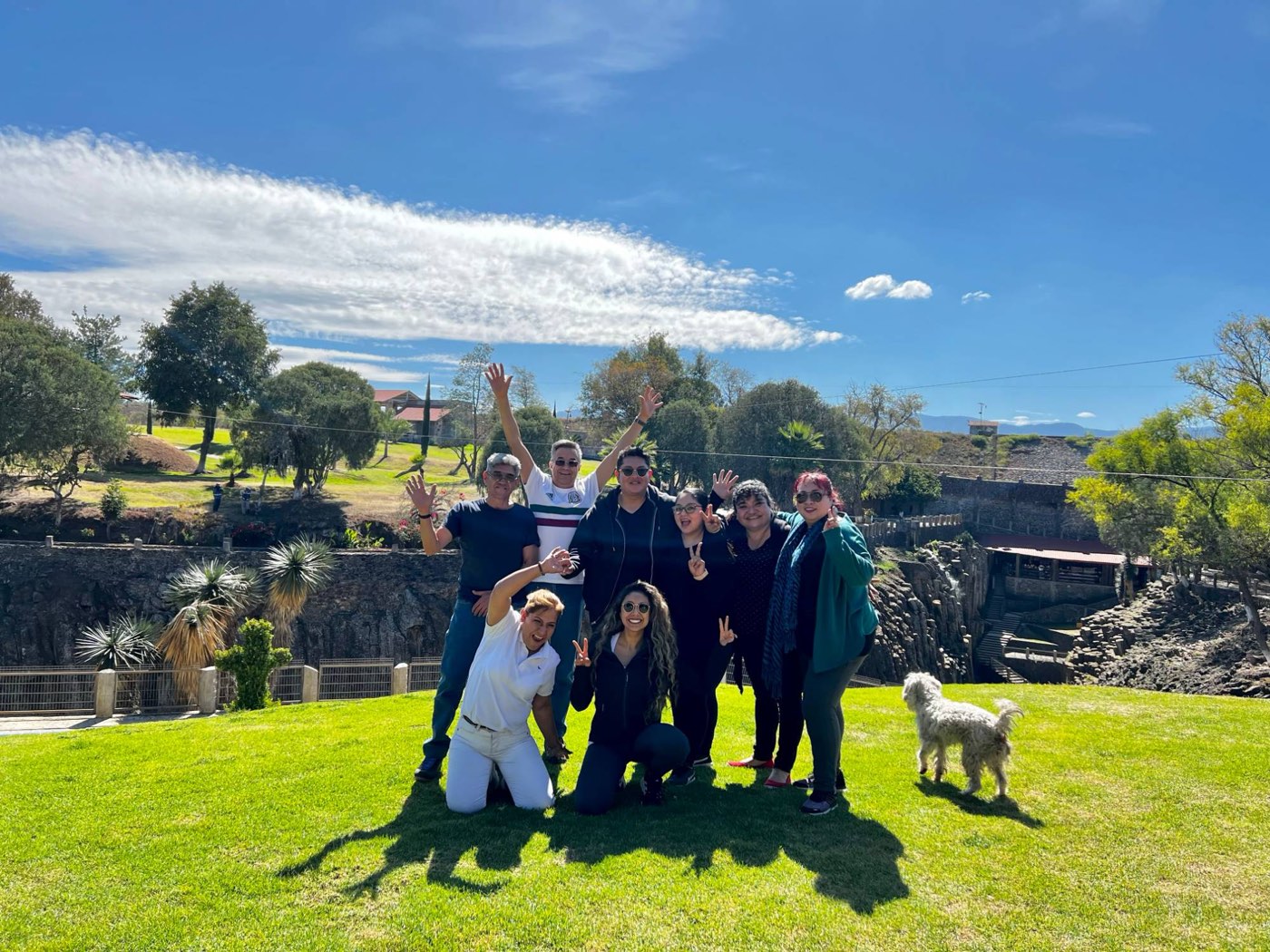 Equipo en un offsite integrativo al aire libre
